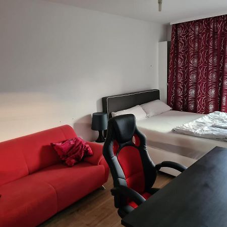 Sehr Schoene Drei Zimmer Deluex Wohnung In Sindelfingen Exteriör bild