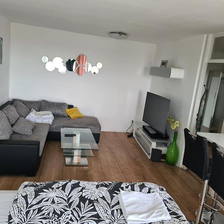 Sehr Schoene Drei Zimmer Deluex Wohnung In Sindelfingen Exteriör bild