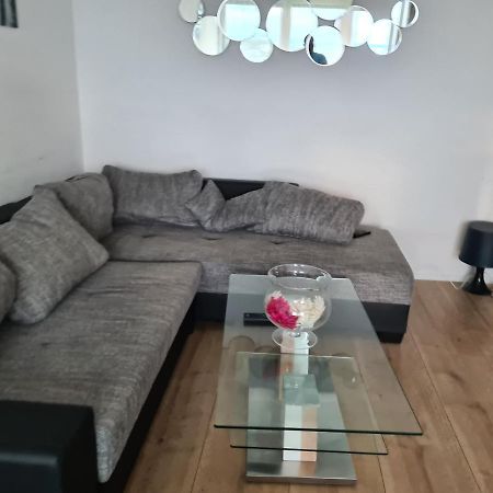 Sehr Schoene Drei Zimmer Deluex Wohnung In Sindelfingen Exteriör bild