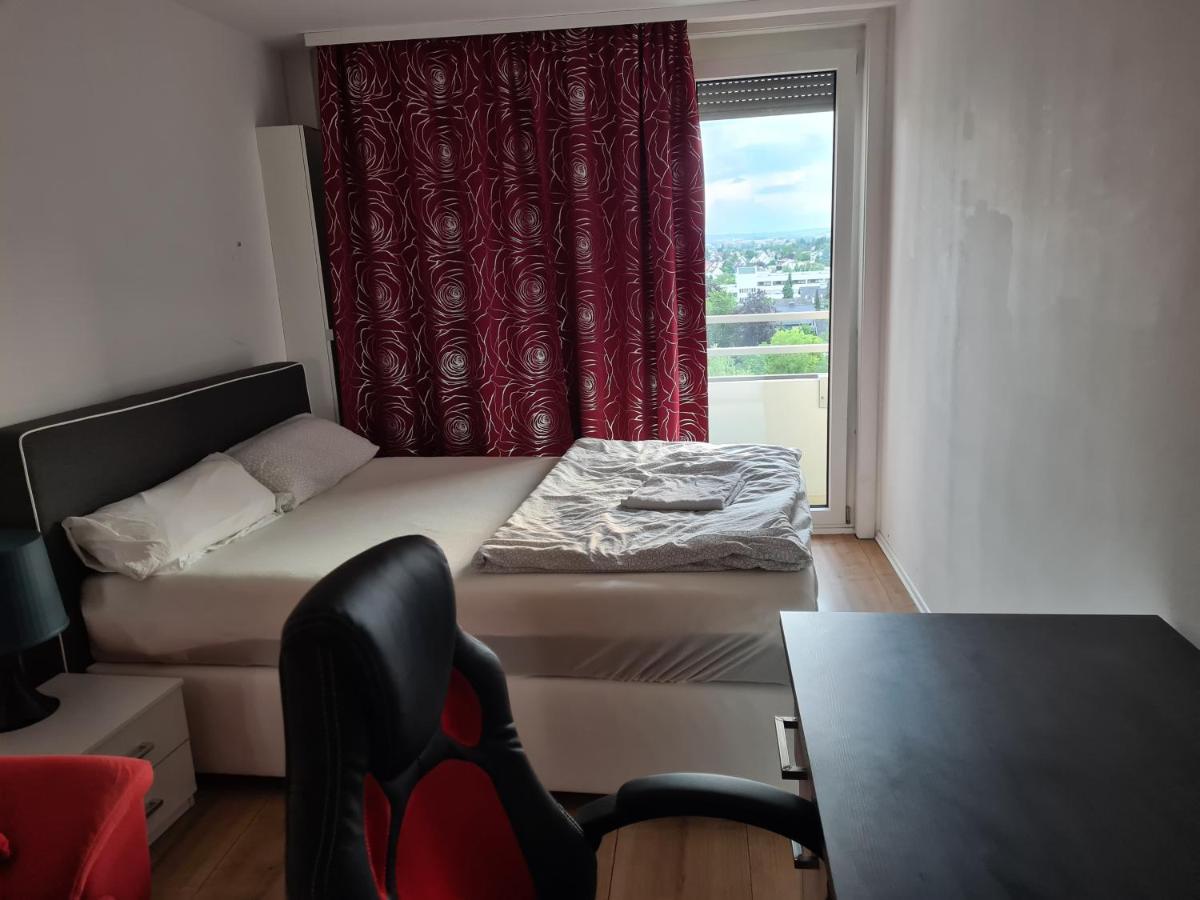 Sehr Schoene Drei Zimmer Deluex Wohnung In Sindelfingen Exteriör bild