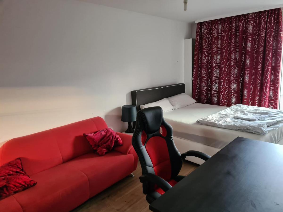 Sehr Schoene Drei Zimmer Deluex Wohnung In Sindelfingen Exteriör bild