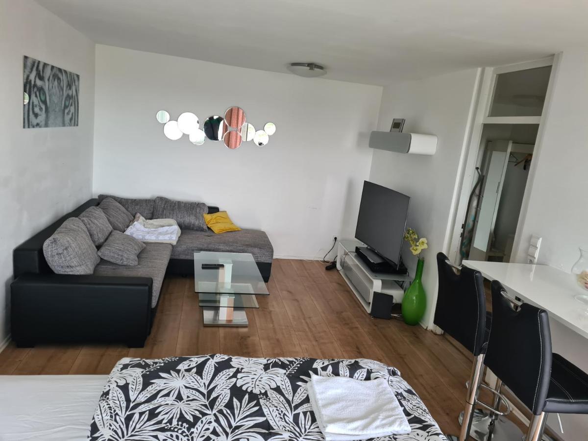 Sehr Schoene Drei Zimmer Deluex Wohnung In Sindelfingen Exteriör bild