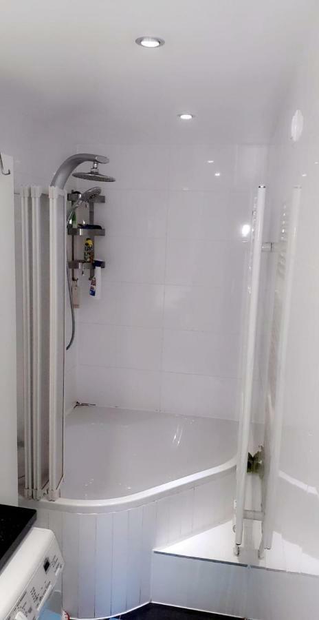 Sehr Schoene Drei Zimmer Deluex Wohnung In Sindelfingen Exteriör bild