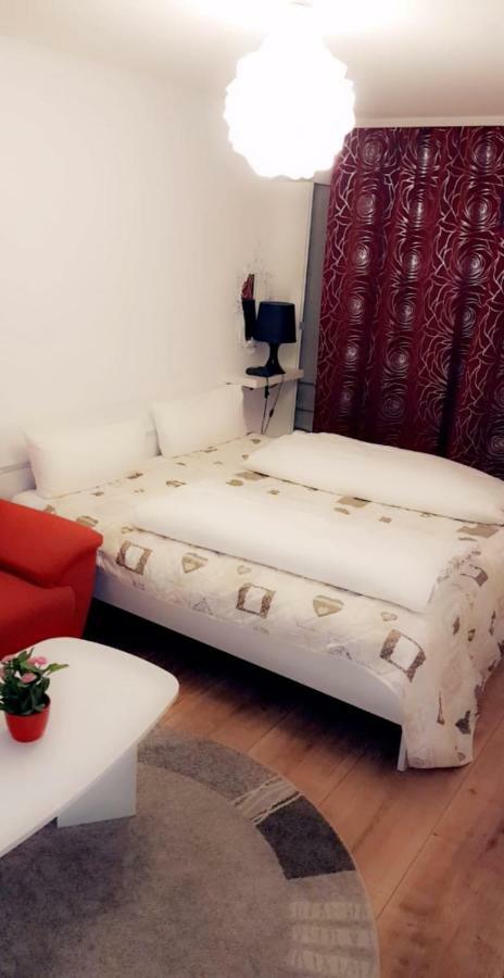 Sehr Schoene Drei Zimmer Deluex Wohnung In Sindelfingen Exteriör bild