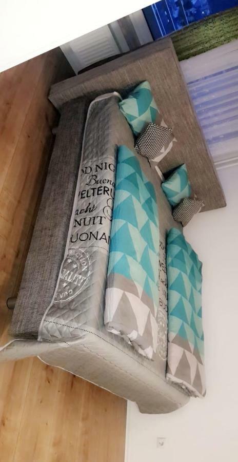 Sehr Schoene Drei Zimmer Deluex Wohnung In Sindelfingen Exteriör bild