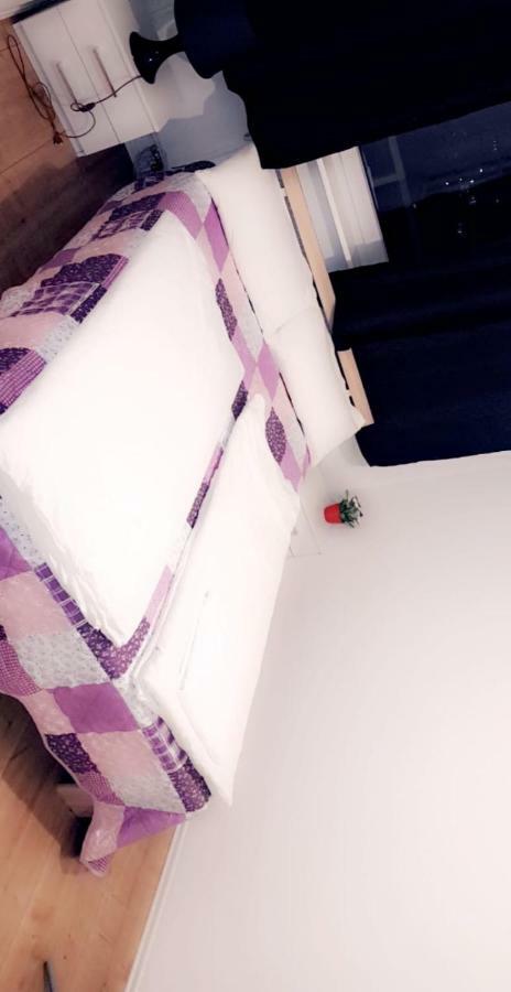 Sehr Schoene Drei Zimmer Deluex Wohnung In Sindelfingen Exteriör bild